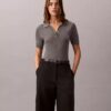 Pantaloni chino cropped a gamba larga