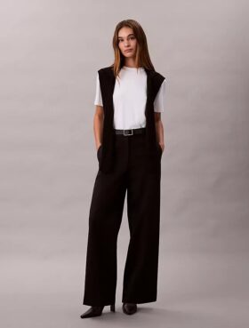 Pantaloni chino in cotone elasticizzato a gamba larga Pantaloni chino in cotone elasticizzato a gamba larga