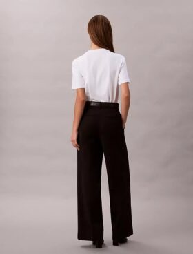 Pantaloni chino in cotone elasticizzato a gamba larga Pantaloni chino in cotone elasticizzato a gamba larga