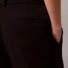Pantaloni chino in cotone elasticizzato a gamba larga Pantaloni chino in cotone elasticizzato a gamba larga