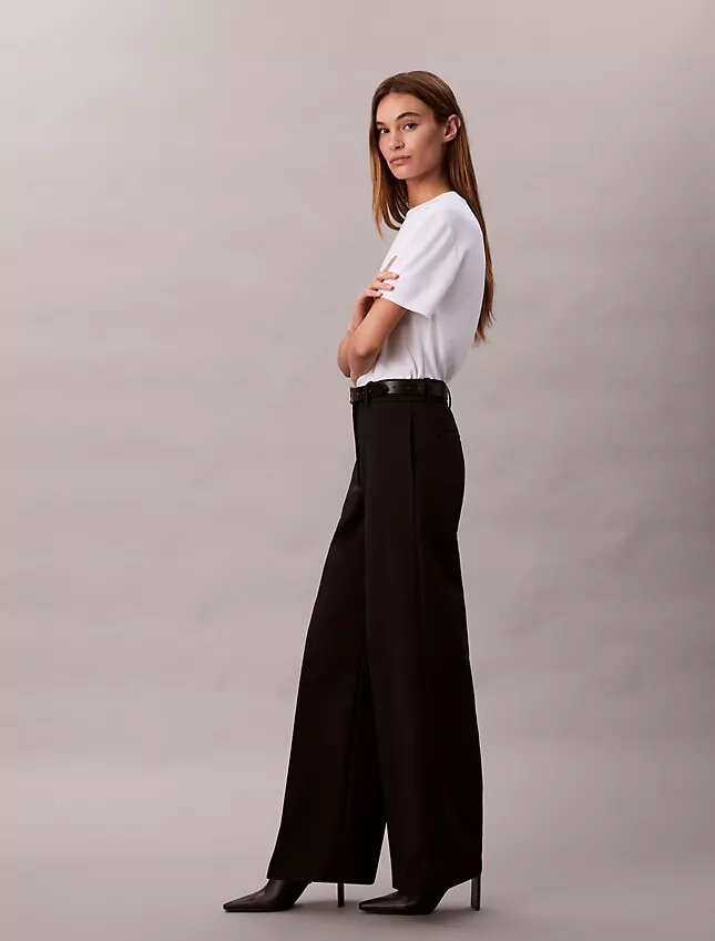 Pantaloni chino in cotone elasticizzato a gamba larga Pantaloni chino in cotone elasticizzato a gamba larga