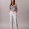 Pantaloni chino in cotone elasticizzato a vestibilità dritta Pantaloni chino in cotone elasticizzato a vestibilità dritta