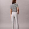 Pantaloni chino in cotone elasticizzato a vestibilità dritta Pantaloni chino in cotone elasticizzato a vestibilità dritta
