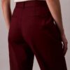 Pantaloni chino in cotone elasticizzato a vestibilità dritta Pantaloni chino in cotone elasticizzato a vestibilità dritta