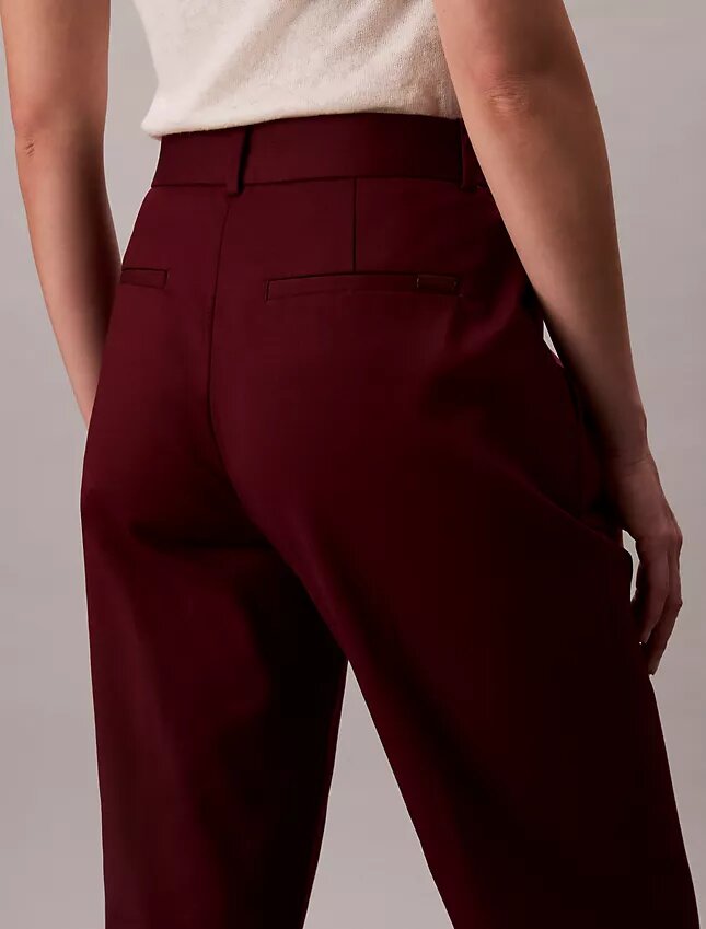 Pantaloni chino in cotone elasticizzato a vestibilità dritta Pantaloni chino in cotone elasticizzato a vestibilità dritta