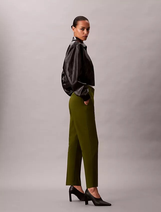 Pantaloni chino in cotone elasticizzato a vestibilità dritta Pantaloni chino in cotone elasticizzato a vestibilità dritta