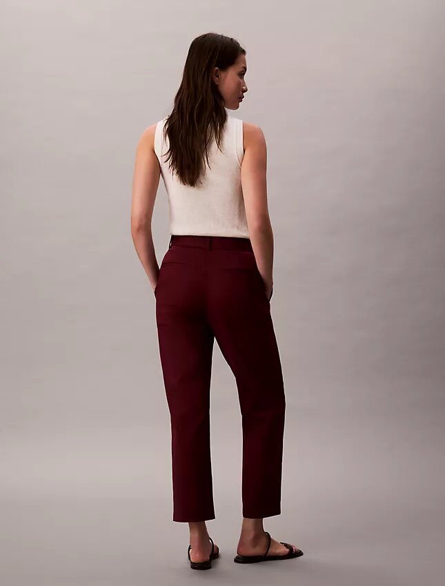 Pantaloni chino in cotone elasticizzato a vestibilità dritta Pantaloni chino in cotone elasticizzato a vestibilità dritta