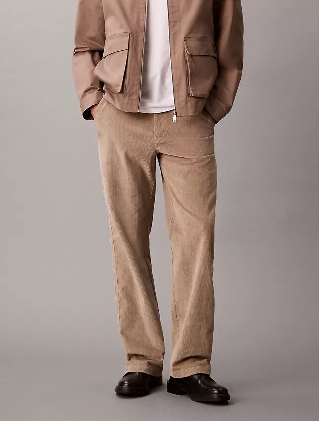 Pantaloni chino in velluto a coste dal taglio dritto anni ’90 Pantaloni chino in velluto a coste dal taglio dritto anni ’90