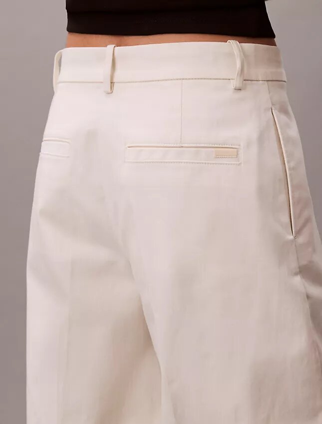 Pantaloni chino larghi Pantaloni chino larghi
