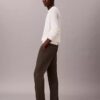 Pantaloni chino slim a zampa in raso di cotone Pantaloni chino slim a zampa in raso di cotone