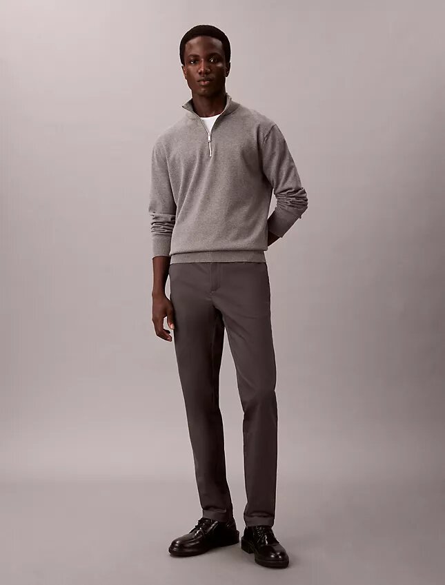 Pantaloni chino slim in raso di cotone Pantaloni chino slim in raso di cotone