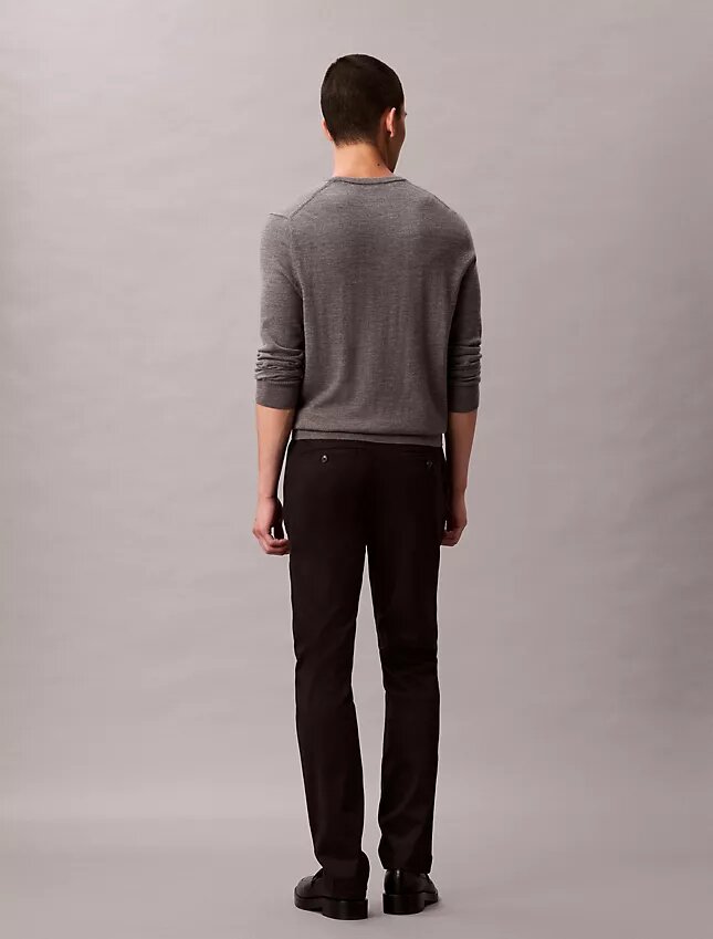 Pantaloni chino slim in raso di cotone Pantaloni chino slim in raso di cotone