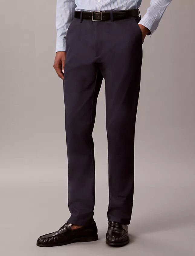 Pantaloni chino slim in raso di cotone Pantaloni chino slim in raso di cotone