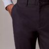 Pantaloni chino slim in raso di cotone Pantaloni chino slim in raso di cotone