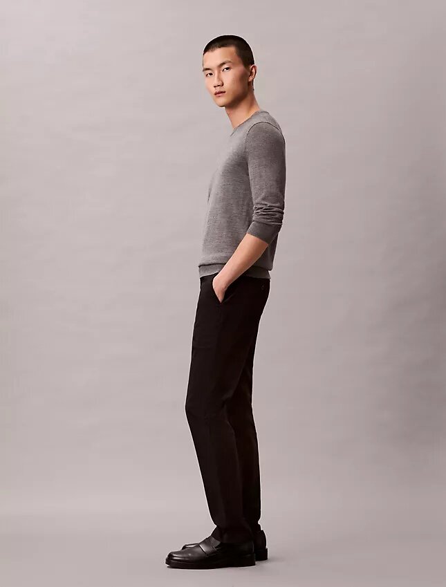 Pantaloni chino slim in raso di cotone Pantaloni chino slim in raso di cotone