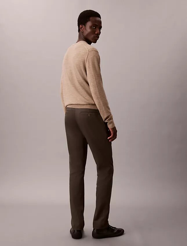 Pantaloni chino slim in raso di cotone Pantaloni chino slim in raso di cotone