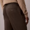 Pantaloni chino slim in raso di cotone Pantaloni chino slim in raso di cotone