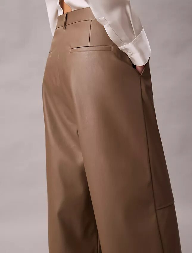Pantaloni comodi in ecopelle Pantaloni comodi in ecopelle
