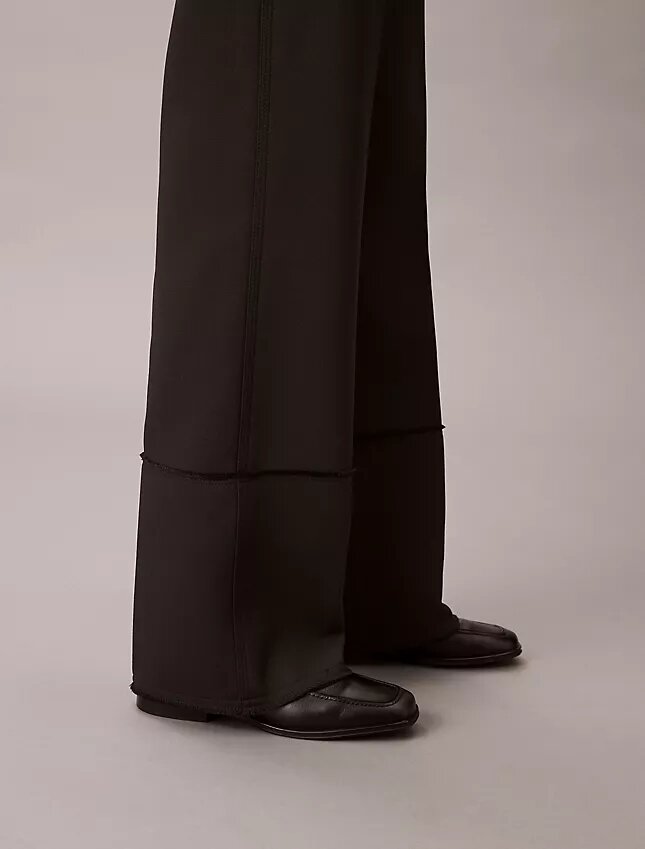 Pantaloni con bordi grezzi Pantaloni con bordi grezzi