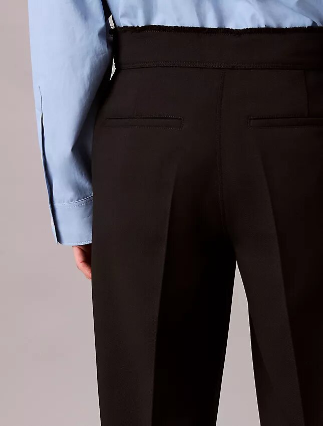 Pantaloni con bordi grezzi Pantaloni con bordi grezzi