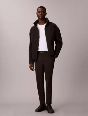 Pantaloni con cintura intrecciata e logo sportivo moderno