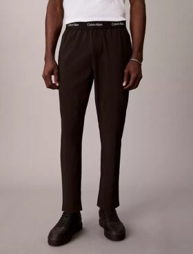 Pantaloni con cintura intrecciata e logo sportivo moderno