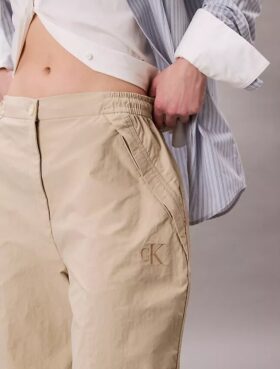 Pantaloni da paracadutista in nylon stropicciato