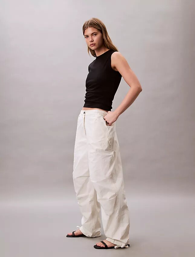 Pantaloni da paracadutista in nylon stropicciato Pantaloni da paracadutista in nylon stropicciato