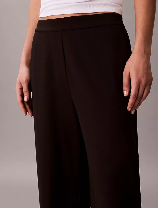 Pantaloni da viaggio in crêpe elasticizzato Pantaloni da viaggio in crêpe elasticizzato