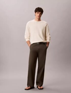 Pantaloni dritti e comodi con pinces Pantaloni dritti e comodi con pinces