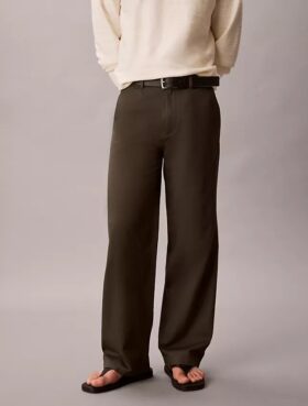 Pantaloni dritti e comodi con pinces Pantaloni dritti e comodi con pinces