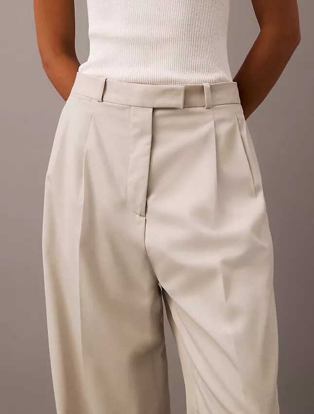 Pantaloni in misto gabardine di lana con pieghe Pantaloni in misto gabardine di lana con pieghe