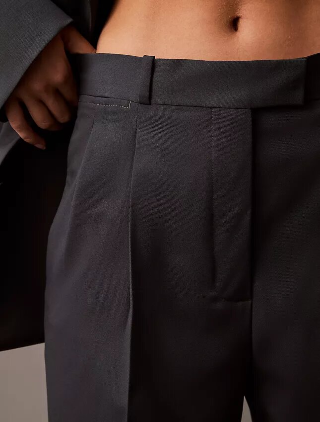 Pantaloni in misto gabardine di lana con pieghe Pantaloni in misto gabardine di lana con pieghe