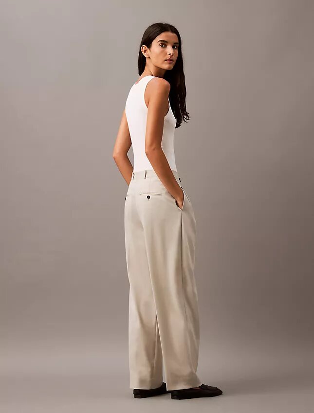 Pantaloni in misto gabardine di lana con pieghe Pantaloni in misto gabardine di lana con pieghe