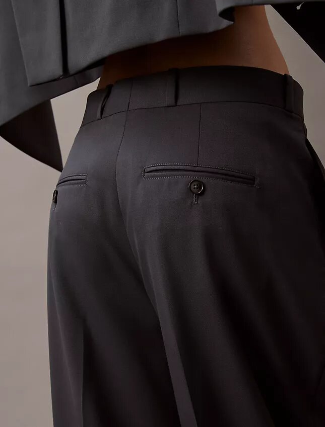 Pantaloni in misto gabardine di lana con pieghe Pantaloni in misto gabardine di lana con pieghe