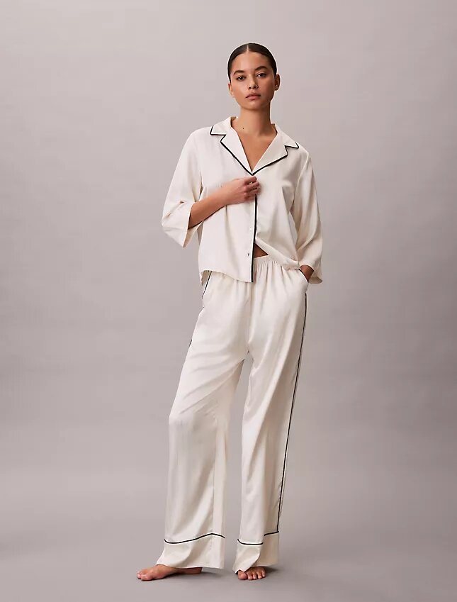 Pantaloni lucidi in raso Pantaloni lucidi in raso