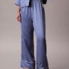 Pantaloni lucidi in raso Pantaloni lucidi in raso