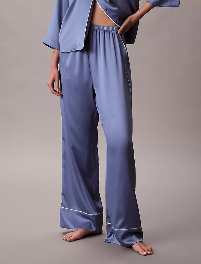 Pantaloni lucidi in raso Pantaloni lucidi in raso