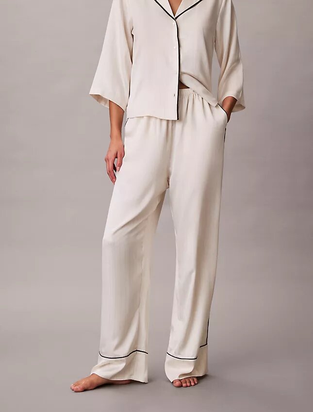 Pantaloni lucidi in raso Pantaloni lucidi in raso
