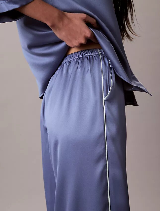 Pantaloni lucidi in raso Pantaloni lucidi in raso