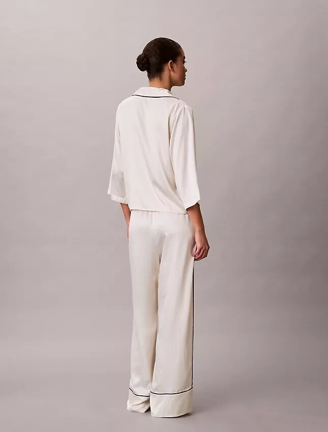 Pantaloni lucidi in raso Pantaloni lucidi in raso
