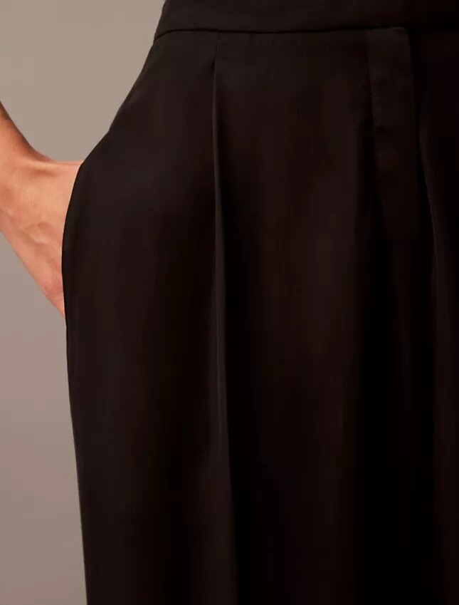 Pantaloni sartoriali a vita alta Pantaloni sartoriali a vita alta