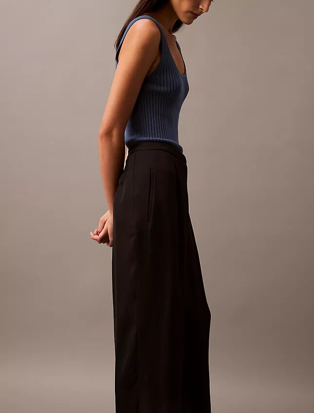 Pantaloni sartoriali a vita alta Pantaloni sartoriali a vita alta