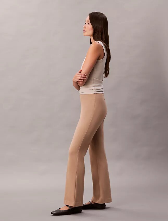 Pantaloni slim svasati in ponte Pantaloni slim svasati in ponte