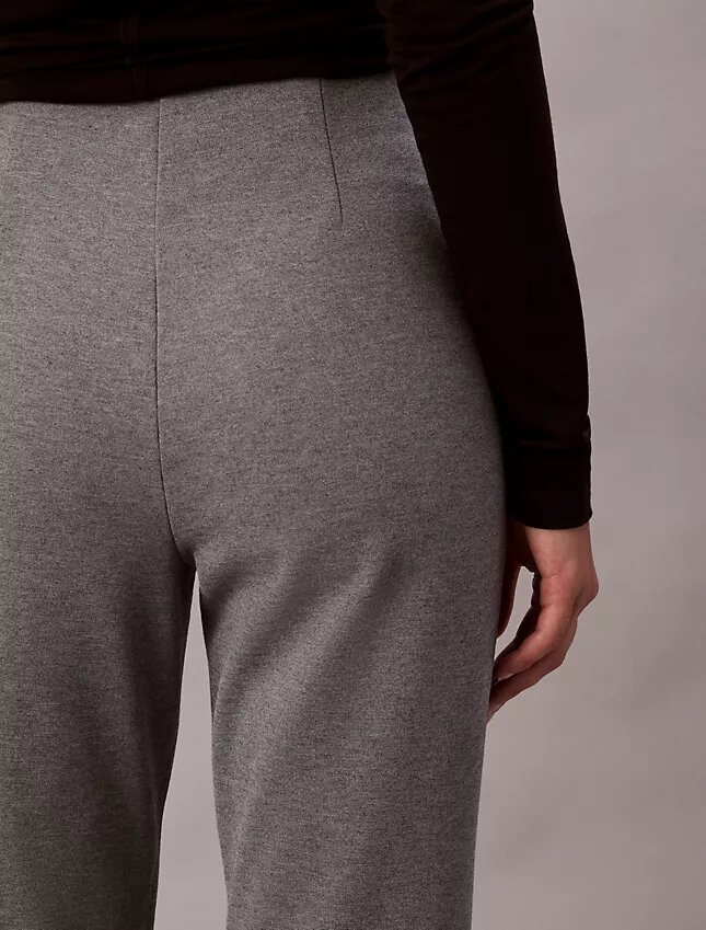 Pantaloni slim svasati in ponte Pantaloni slim svasati in ponte