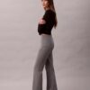 Pantaloni slim svasati in ponte Pantaloni slim svasati in ponte