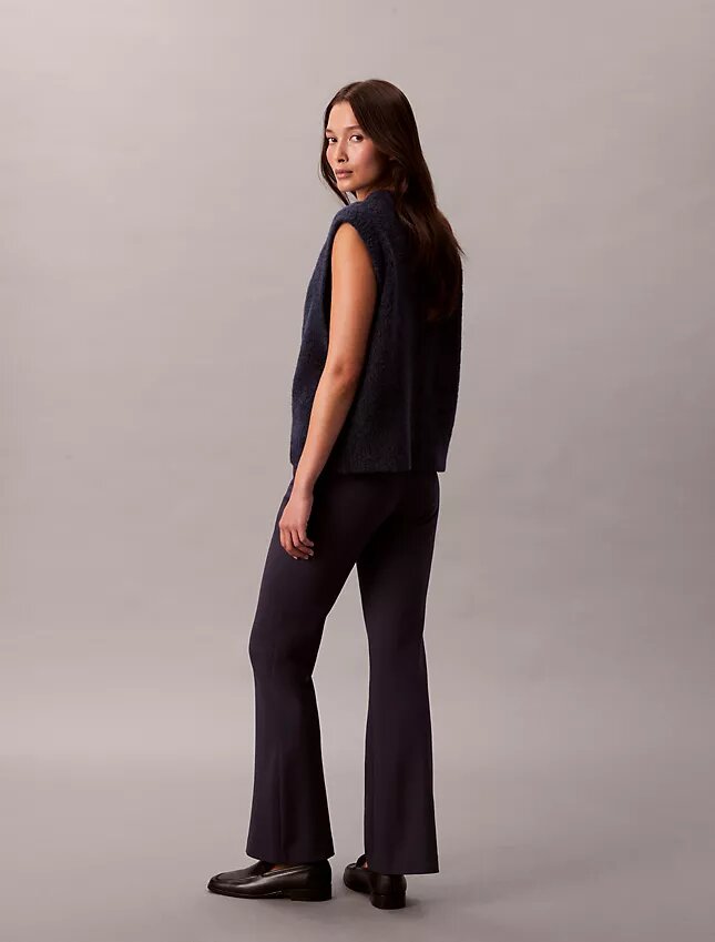 Pantaloni slim svasati in ponte Pantaloni slim svasati in ponte