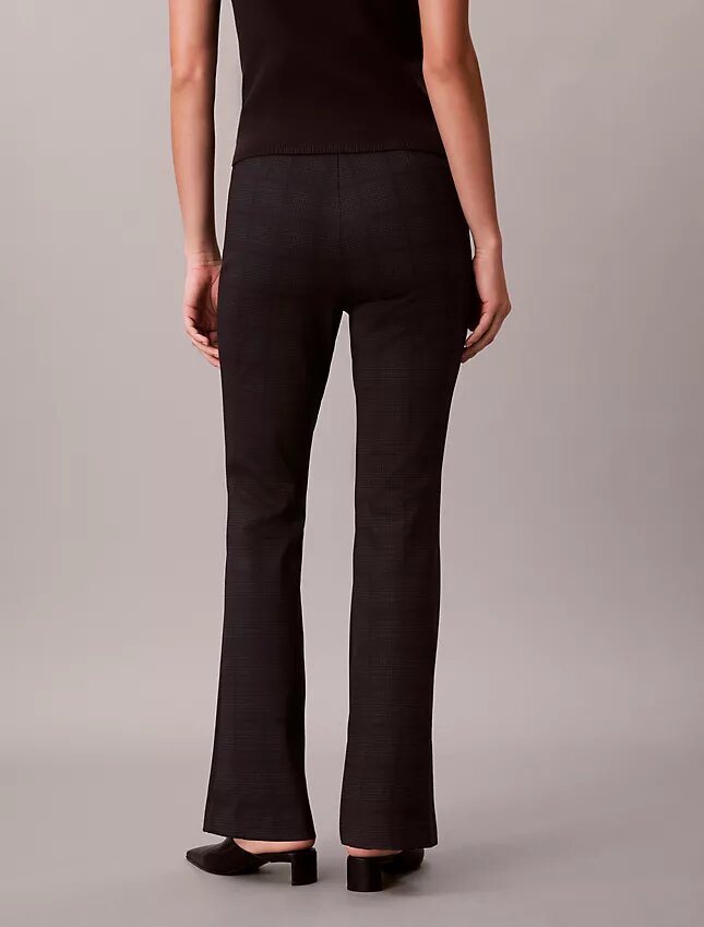 Pantaloni slim svasati in ponte Pantaloni slim svasati in ponte