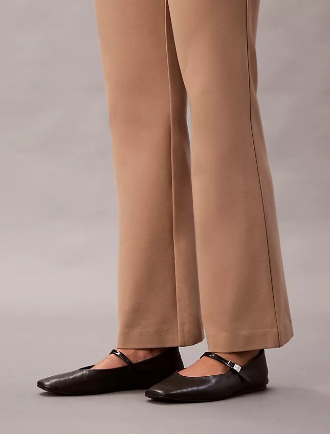 Pantaloni slim svasati in ponte Pantaloni slim svasati in ponte