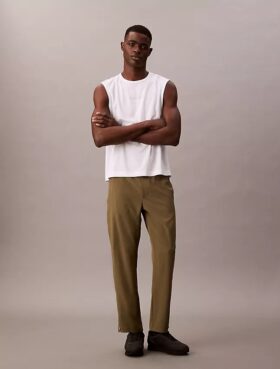 Pantaloni sportivi moderni in tessuto